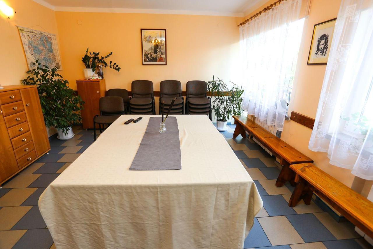 Wieczernik Dom Rekolekcyjny Ksiezy Pallotynow Swieta Katarzyna  Exteriér fotografie