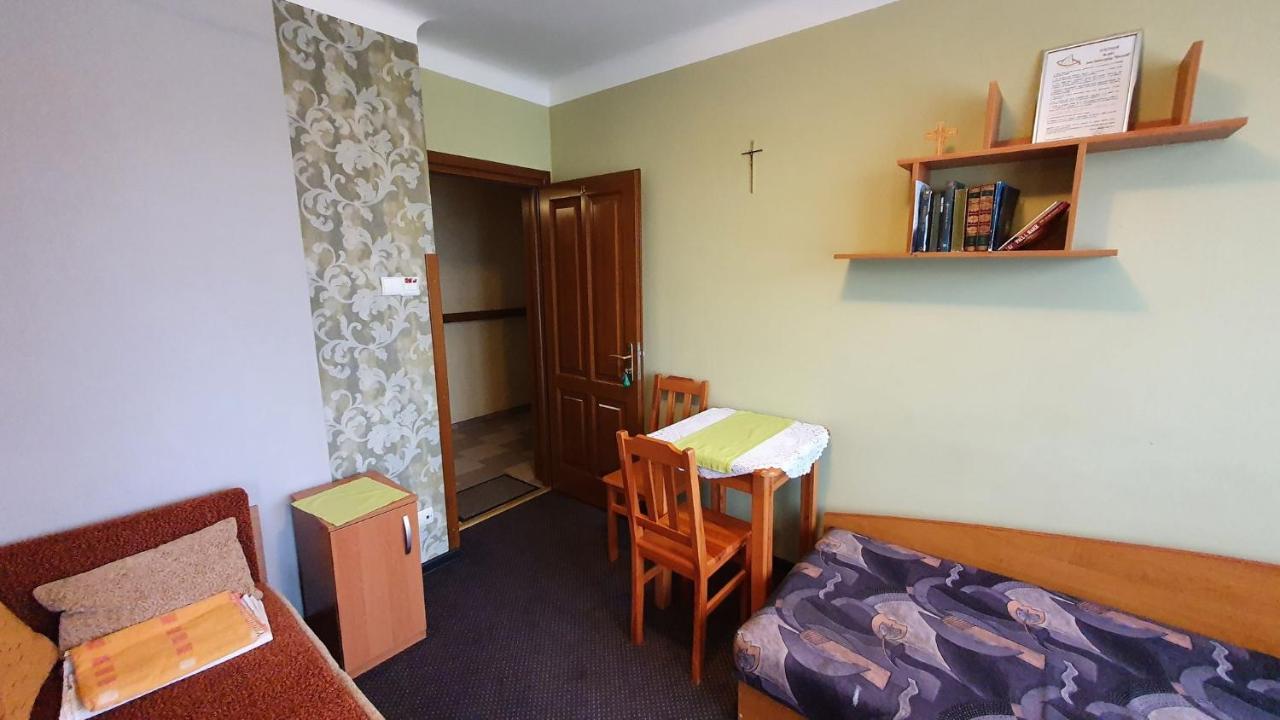 Wieczernik Dom Rekolekcyjny Ksiezy Pallotynow Swieta Katarzyna  Exteriér fotografie