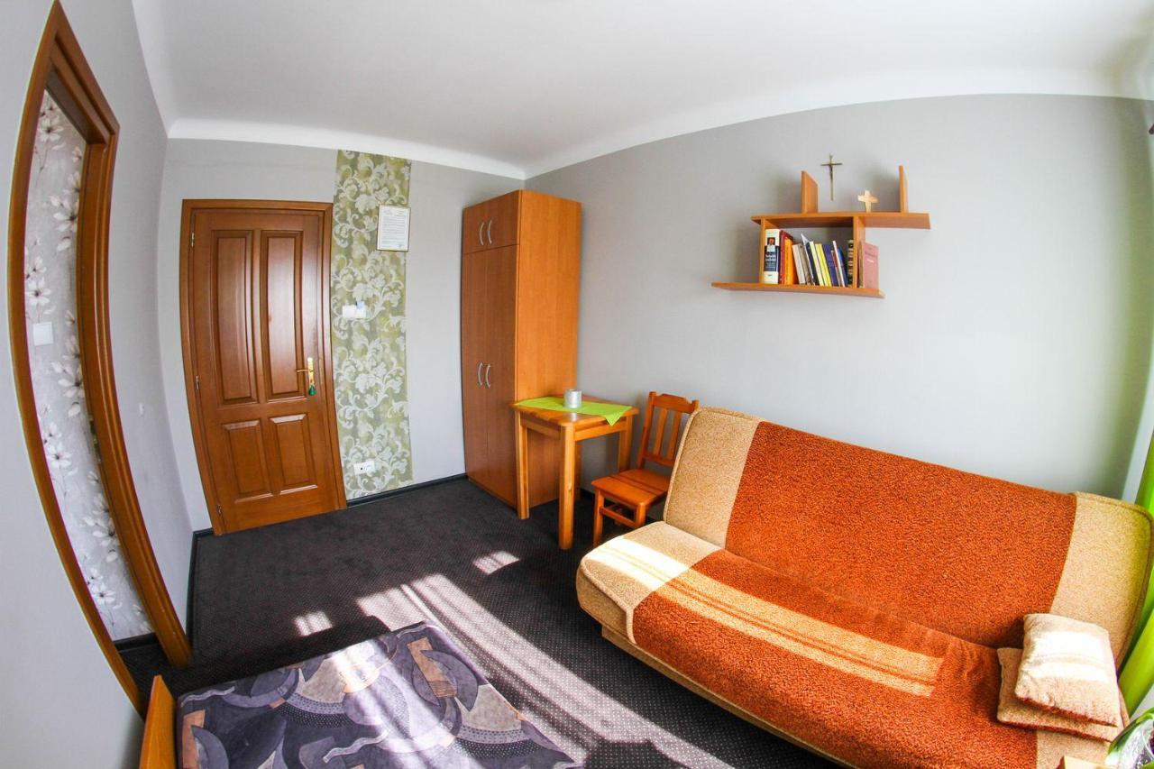 Wieczernik Dom Rekolekcyjny Ksiezy Pallotynow Swieta Katarzyna  Exteriér fotografie