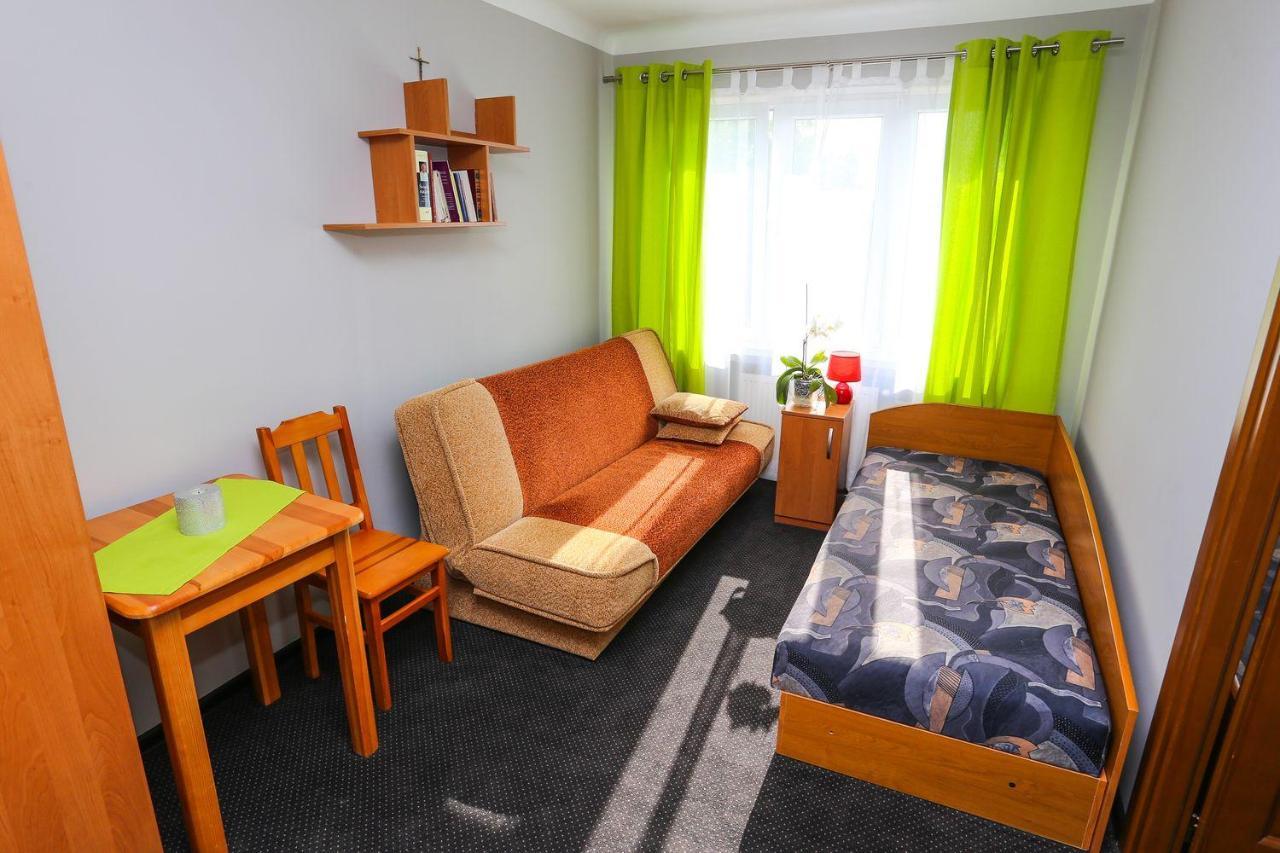 Wieczernik Dom Rekolekcyjny Ksiezy Pallotynow Swieta Katarzyna  Exteriér fotografie